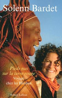 Pieds nus sur la terre rouge
